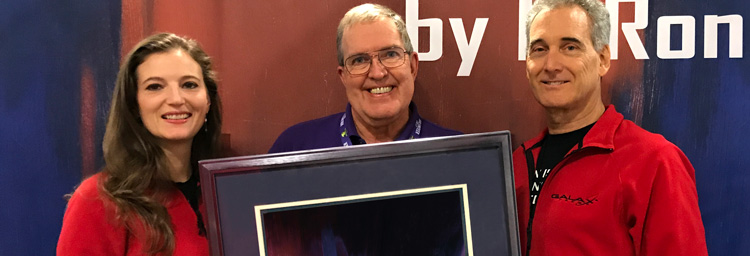 Pat Henry, President Dragon Con (center)